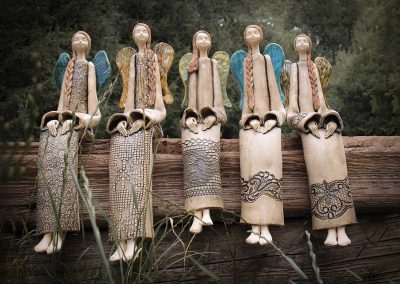 Anioły ceramiczne siedzące