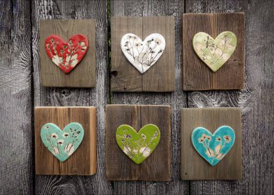 Serca Ceramiczne na Drewnie